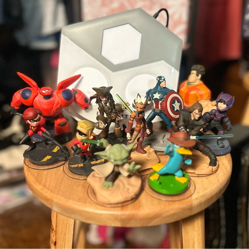 COLLECTABLE Disney INFINITY PS3 Game + Gamepad + 11 Figures + 3 Playsets BUNDLE‌
